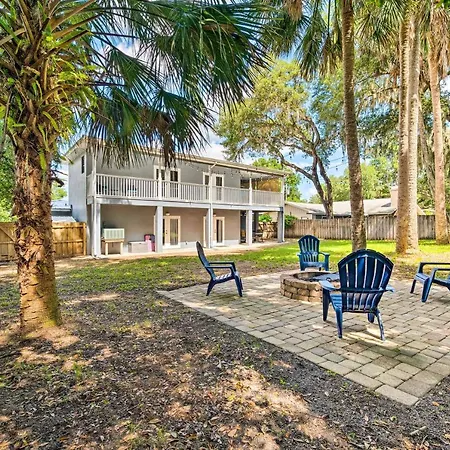Crystal River Getaway With Hot Tub And Game Room!